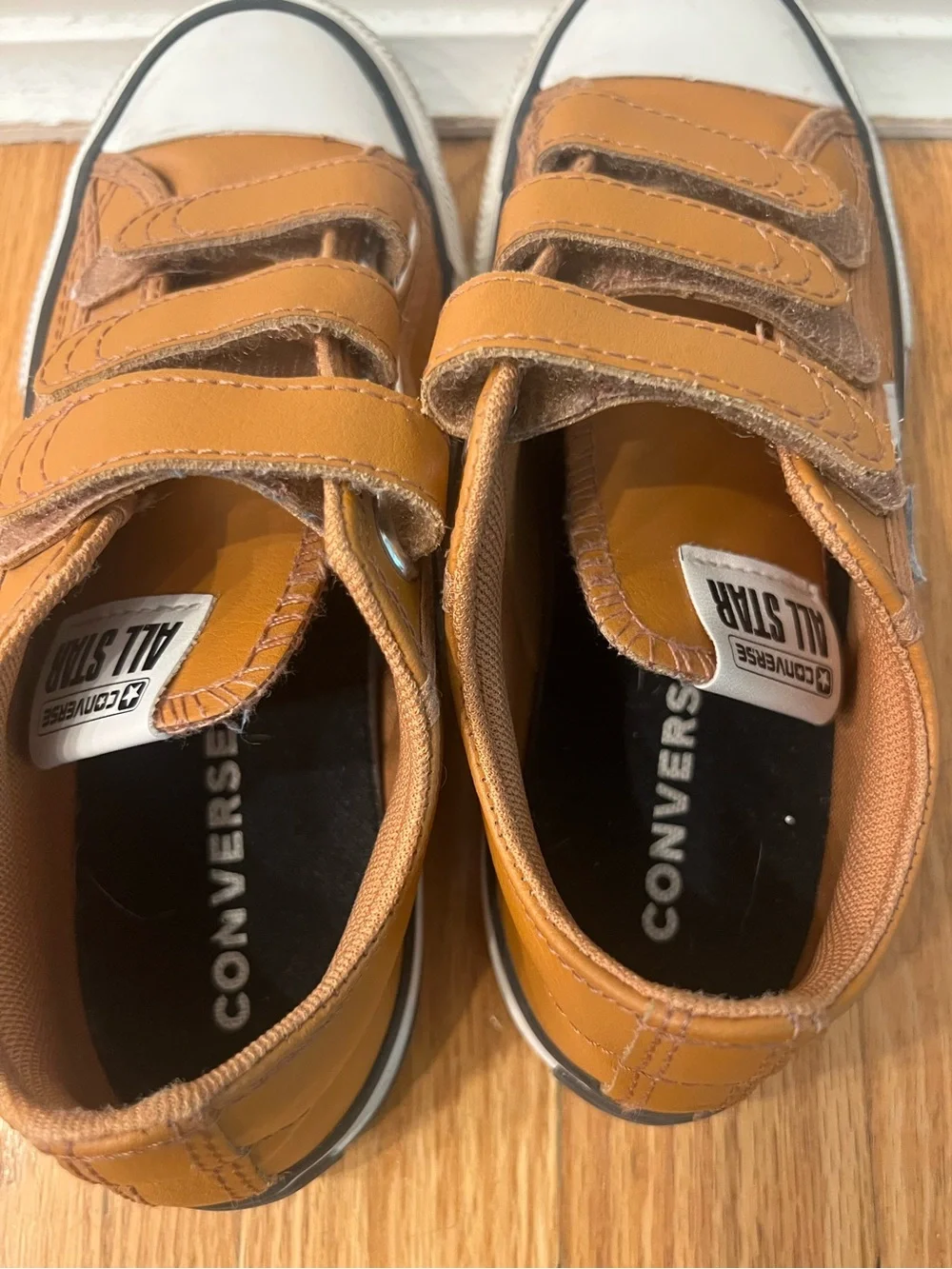 Converse Star Player 76 Leather Easy-On Velcro shoes